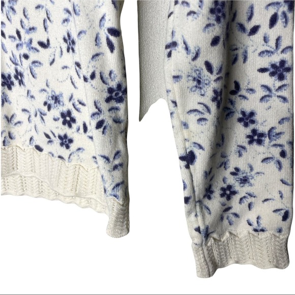 Vintage Blue White Floral Print Lace Up. Richer Detail Sweater Size Petite Large - Picture 4 of 7
